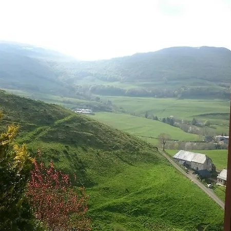 With Mountain View Holiday home